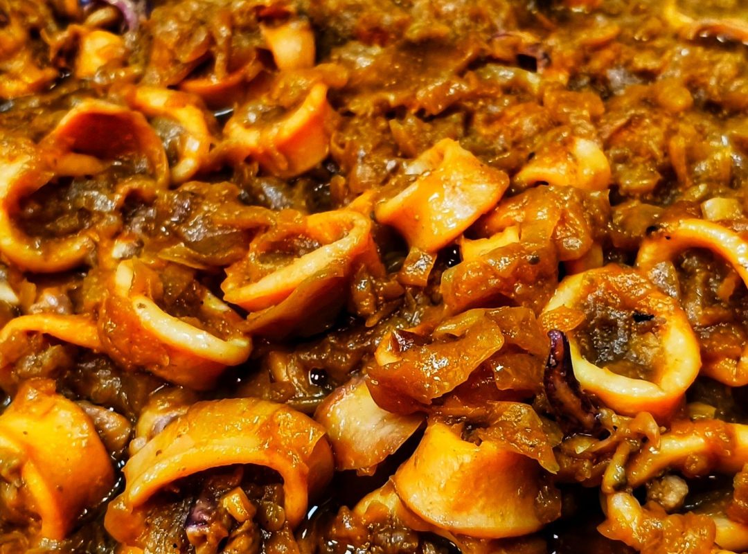 CALAMARES CON CEBOLLA