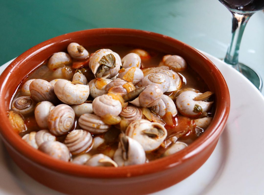 caracoles en salsa